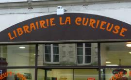 LIBRAIRIE LA CURIEUSE extérieur - Au rendez-vous des Normands