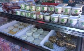 Tout le lait produit par le troupeau et transformé en une large gamme de produits laitiers BIO. Fromages, frais, yaourts, fromage blanc, faisselle, le Carvilis,(de type fêta), Le Bleu de Souleuvre, la tomme, glaces...