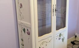 Armoire vitrée rénové avec motifs