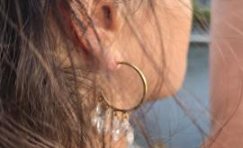 Créoles créées avec des pampilles de lustre recyclées.Photo dress_ing_blog